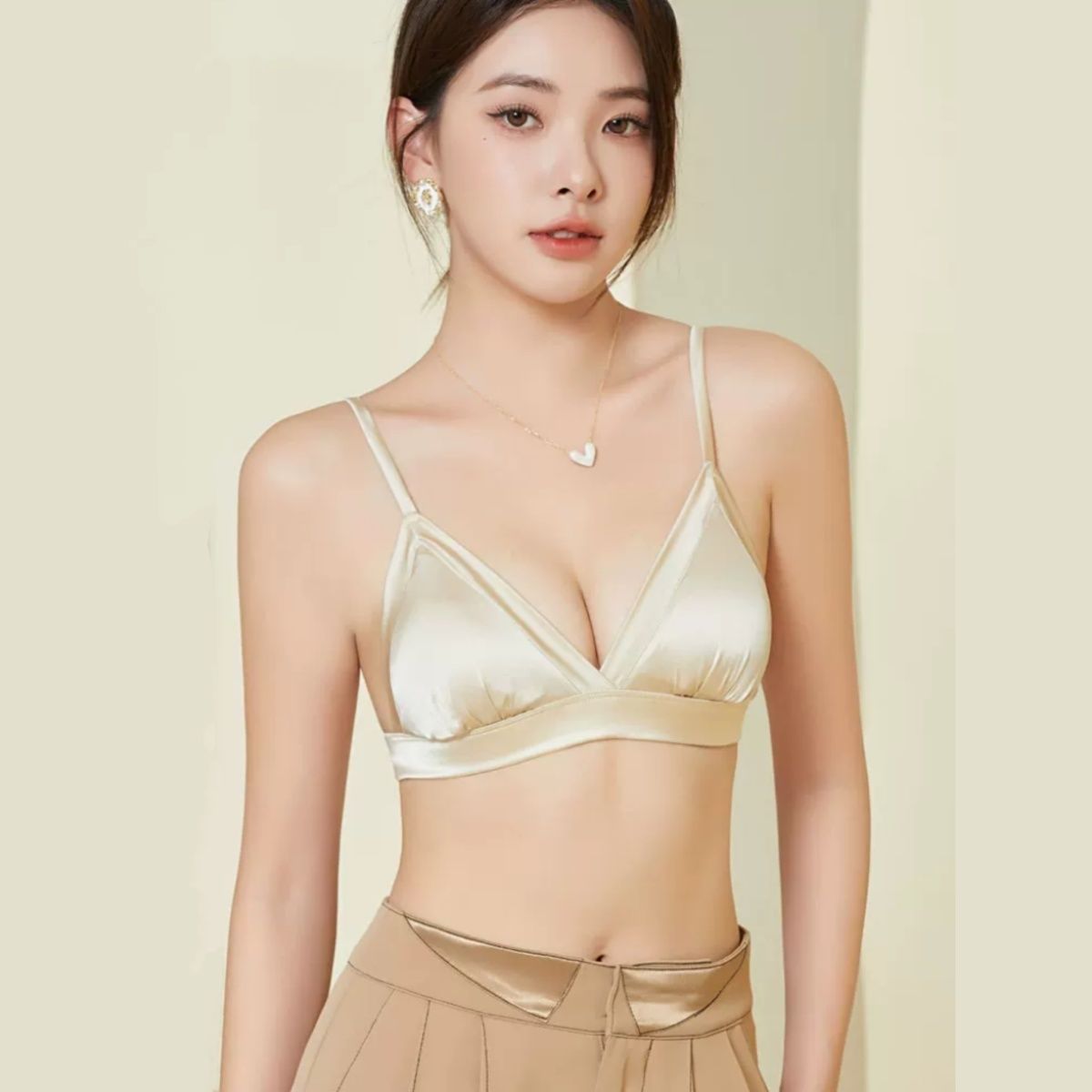 Luksusowy biustonosz trójkątny – Sleep Bra Bralette recenzja i cena